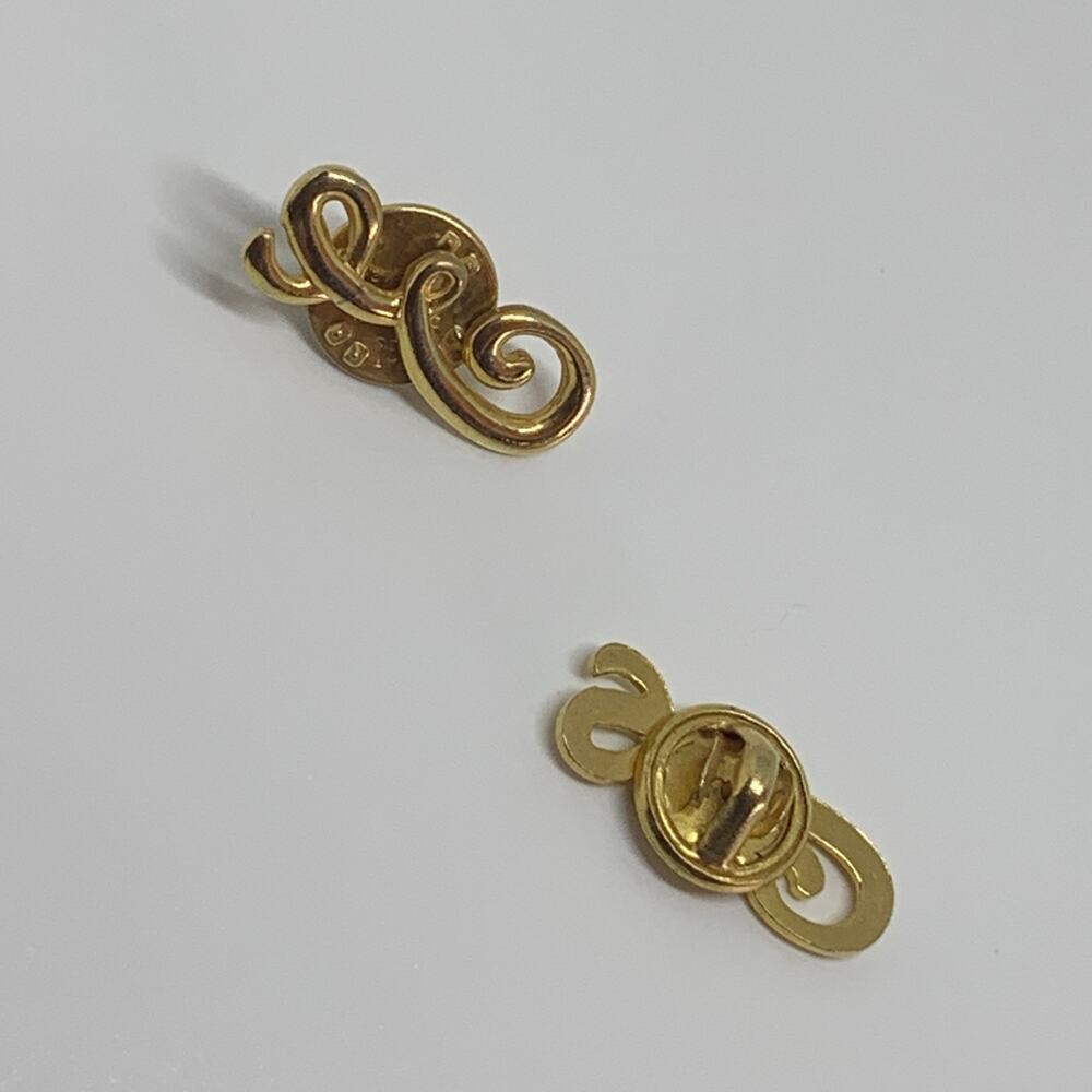 Lot of 2 Vintage Gold Tone Cursive Script Letter Monogram Lapel Pins Set